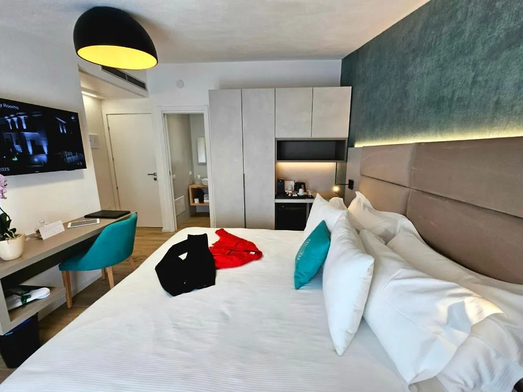 Chic & Charme Luxury Rooms Olbia 0*,  Italy