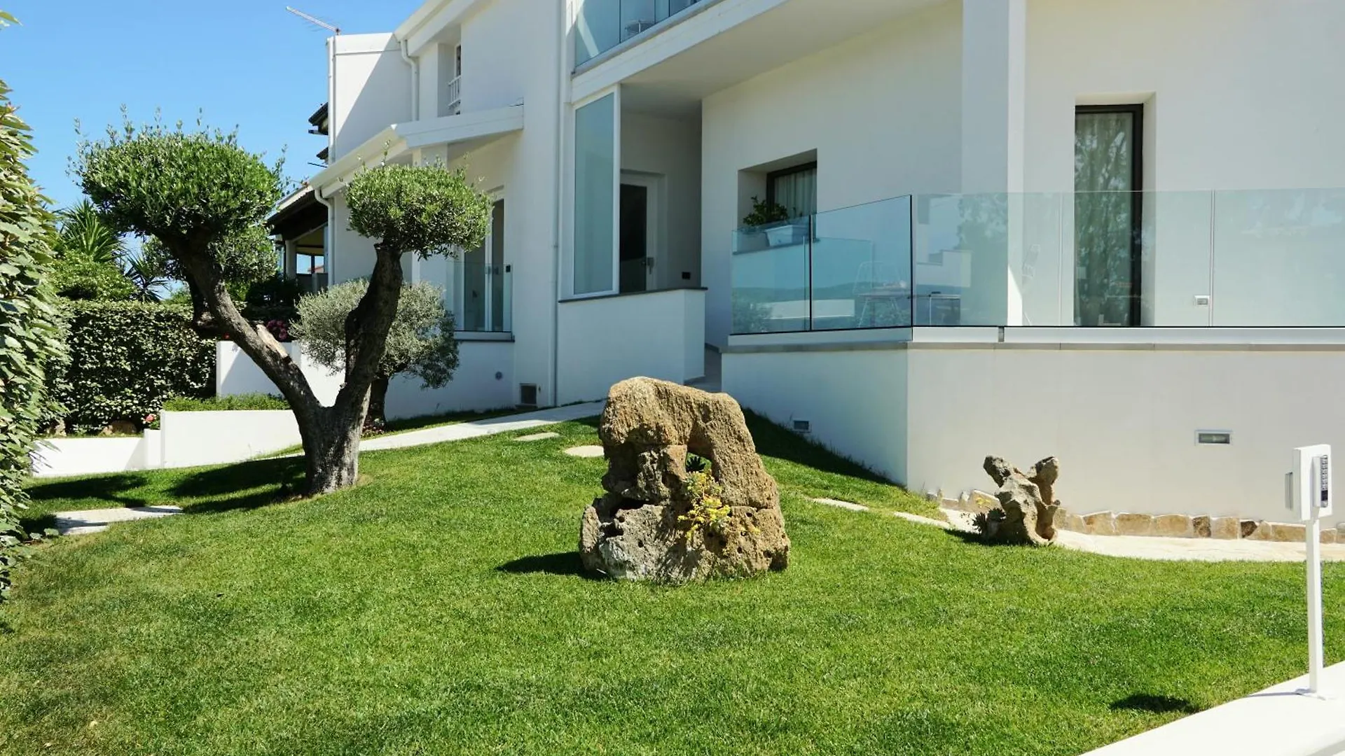 Chic & Charme Luxury Rooms Ольбия 0*,